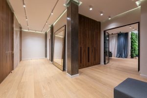 Rénovation intérieure : comment la pose de parquet stratifié peut sublimer votre projet ?